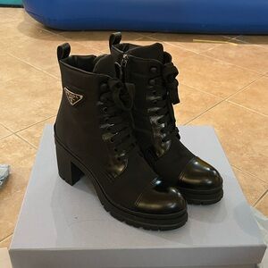 Prada Elegant Gray Gift Box